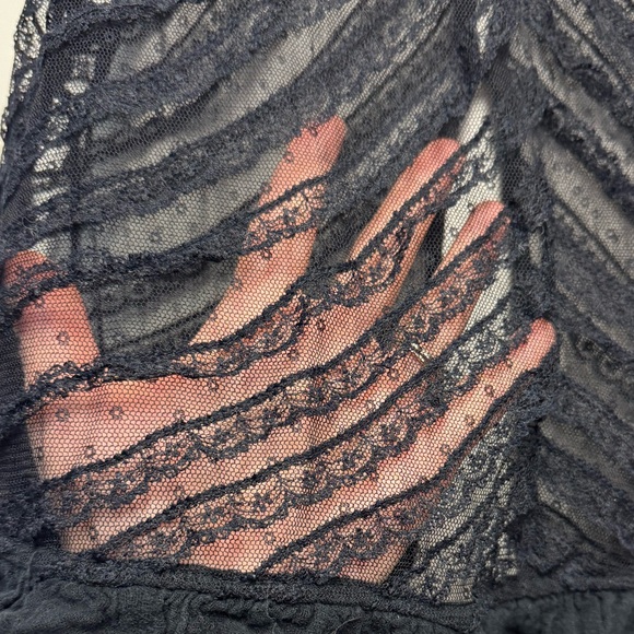 Free People She's A Doll Top Tank Top Back Buttons Black Lace Ruffle Hem Size S - Picture 6 of 8